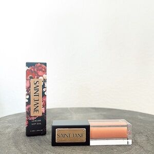 Luxury Lip Oil in color Tonic